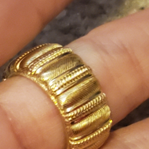 Ring - Picture 3 of 8